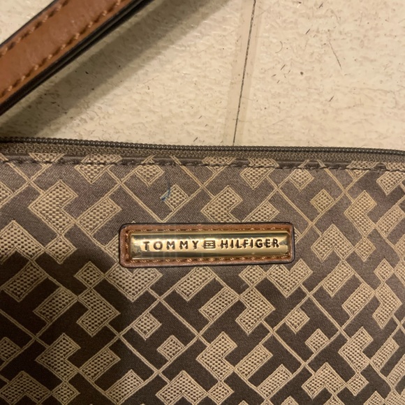 ‘TOMMY HILFIGER’ WRISTLET!! - Picture 6 of 8